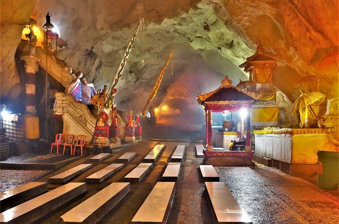 nusa penida Đền Goa Giri Putri ẩn mình trong hang đá linh thiêng và huyền bí