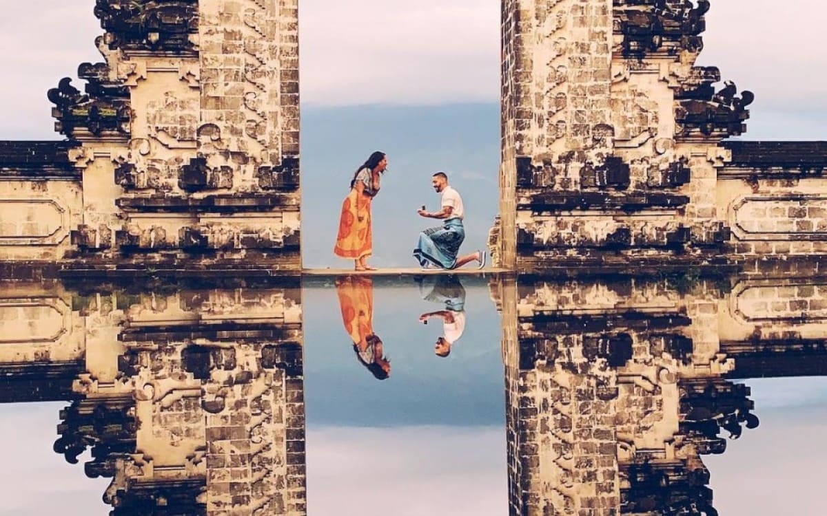 Hiệu ứng phản chiếu nổi tiếng tại Cổng Trời Bali thực ra được tạo bằng tấm gương nhỏ