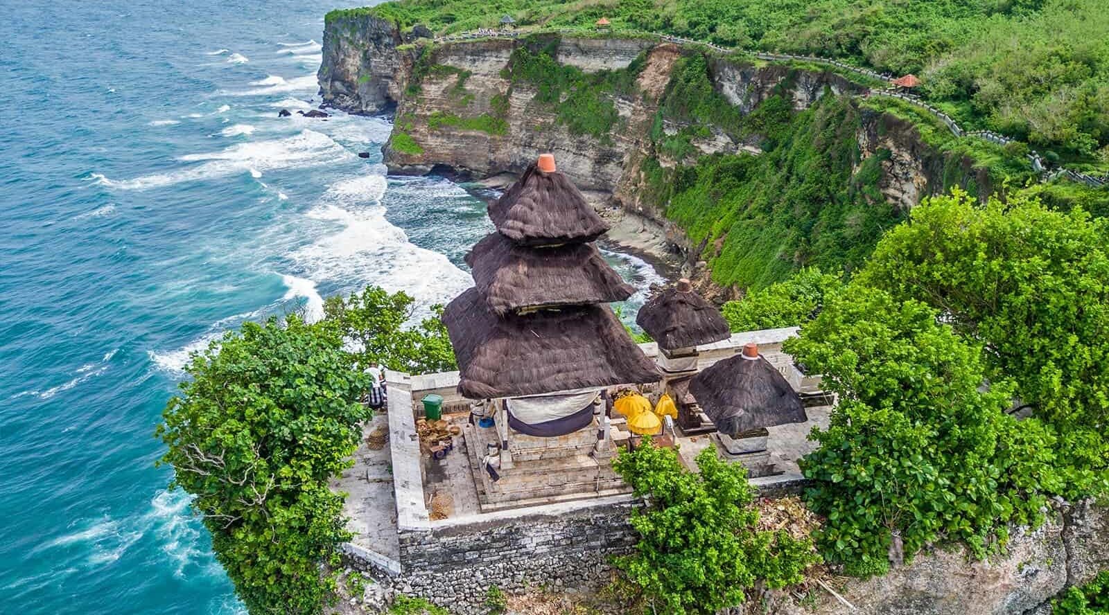 Đền Uluwatu – ngôi đền ven biển nổi tiếng với hoàng hôn huyền ảo ở Bali