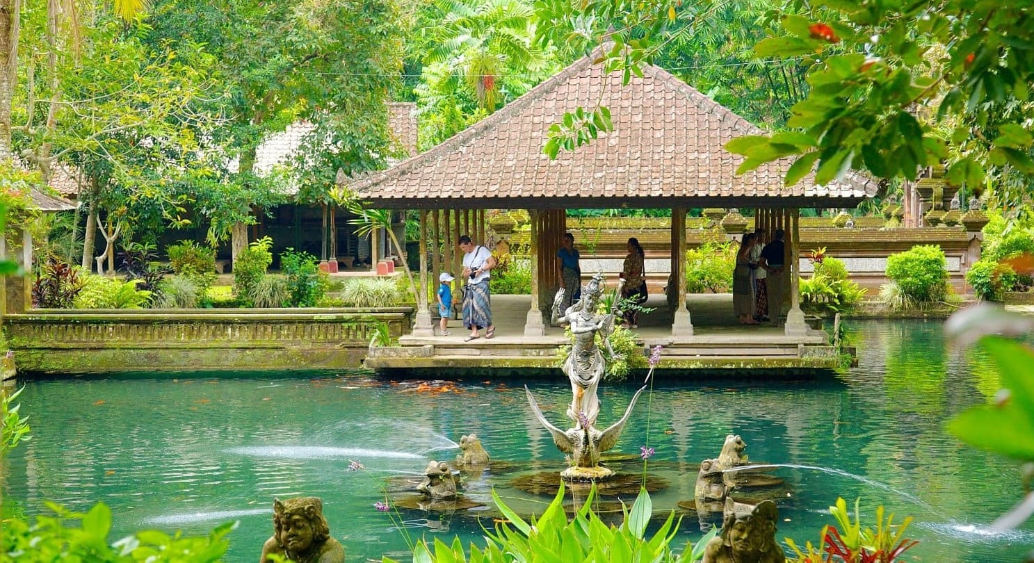 Đền Gunung Kawi cách Ubud khoảng 12km, dễ dàng di chuyển bằng xe máy hoặc ô tô