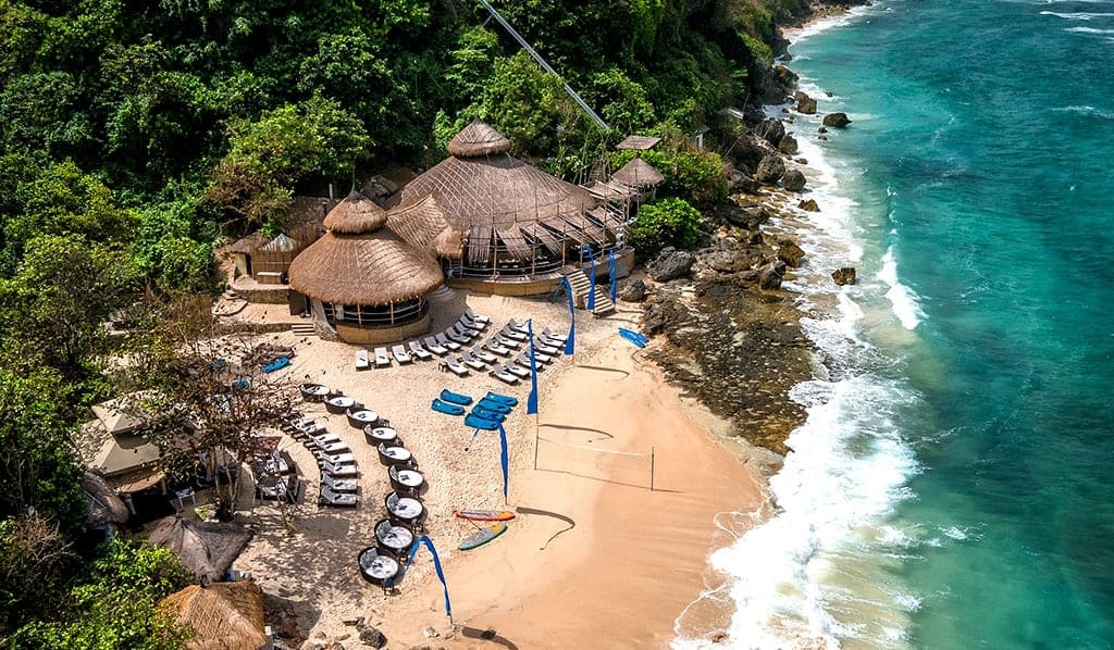 Karma Beach – thiên đường biển sang trọng với làn nước trong xanh và không gian yên tĩnh, riêng tư
