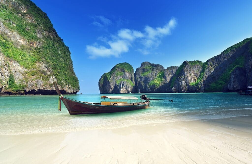 koh phi phi Đảo Koh Phi Phi – thiên đường biển xanh với bãi cát trắng mịn và cảnh quan tuyệt đẹp