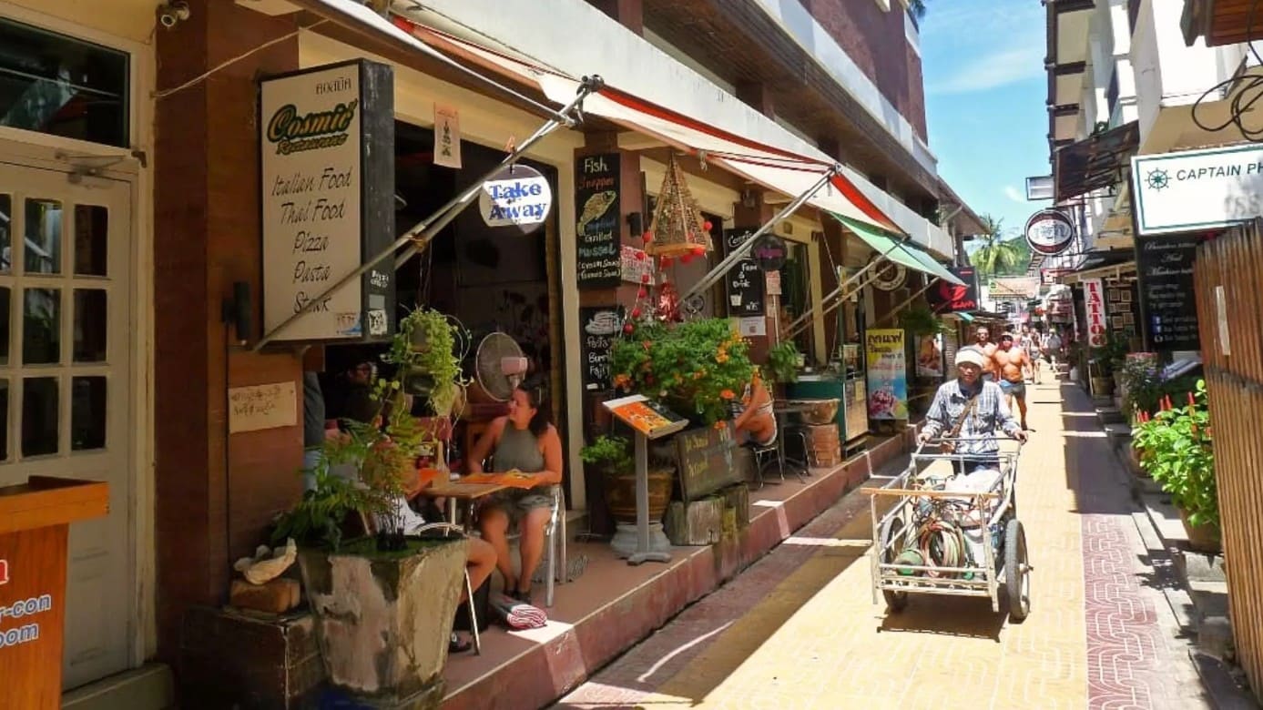 koh phi phi Comic Restaurant – điểm ăn uống bình dân với món Thái và Á-Âu ngon miệng, giá phải chăng
