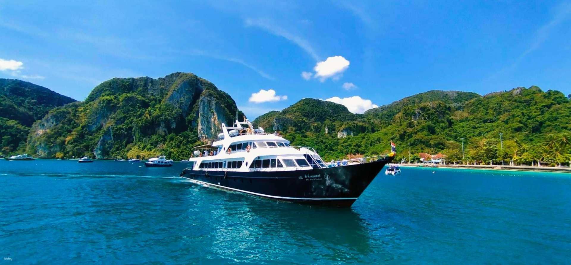 koh phi phi Để đến Koh Phi Phi, bạn bay tới Phuket hoặc Krabi, sau đó đi tàu khoảng 1,5–2 tiếng ra đảo