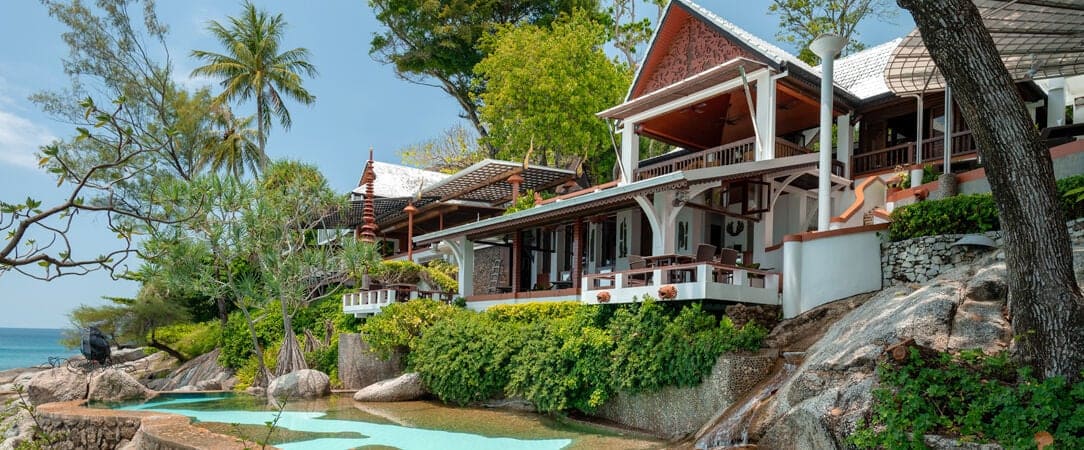 phuket Mom Tri’s Villa Royale – khu nghỉ dưỡng sang trọng với tầm nhìn tuyệt đẹp ra biển Kata Noi