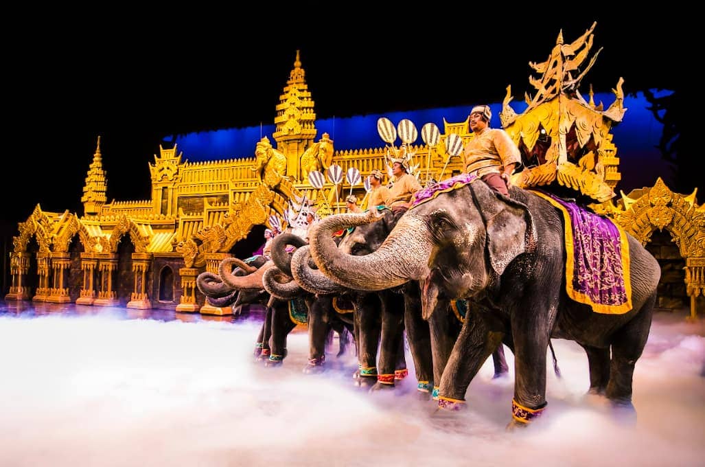 phuket Phuket Fantasea Show – chương trình biểu diễn hoành tráng đậm sắc văn hóa Thái