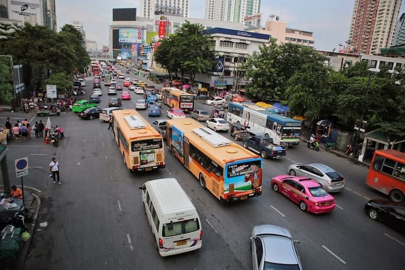 Phương tiện di chuyển khi du lịch Bali chủ yếu là thuê xe máy, taxi và xe buýt