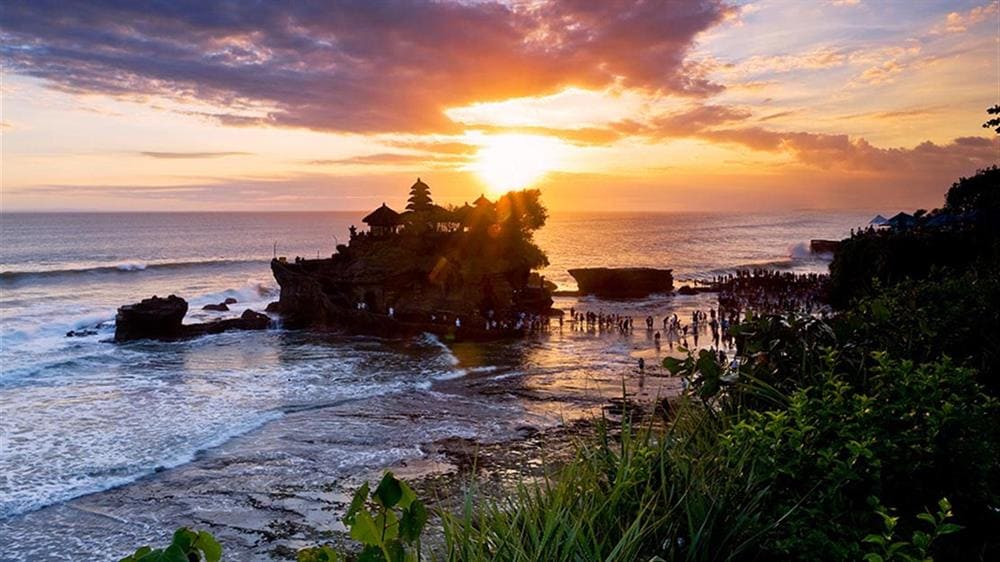 Tanah Lot Sunset Terrace là điểm ngắm hoàng hôn đẹp nhất với tầm nhìn hướng biển