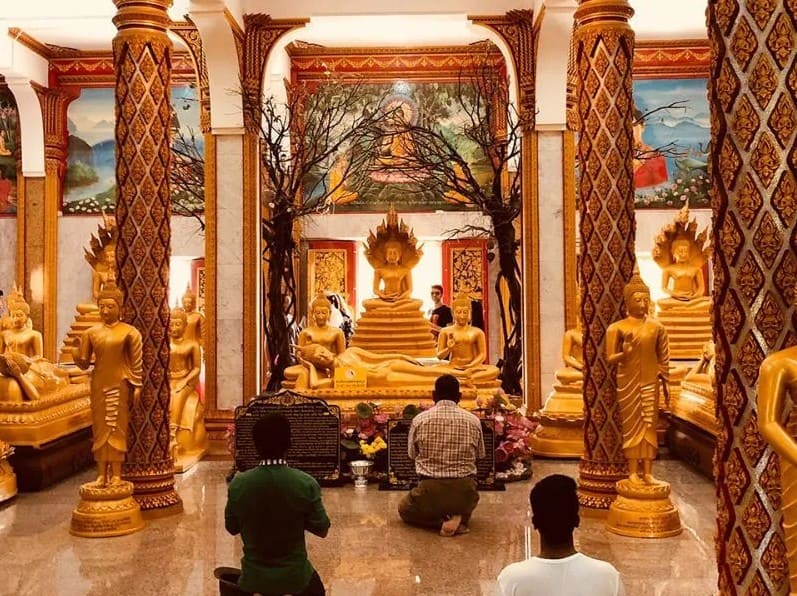 Phòng Thánh tích là nơi trang nghiêm lưu giữ xá lợi thiêng liêng của Đức Phật
