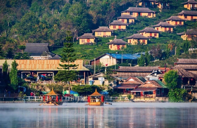 ban rak thai Du khách sẽ tận hưởng cảnh sắc khi đi thuyền đến Ban Rak Thai