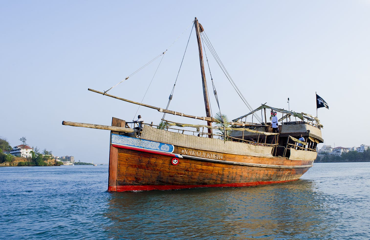 Thuyền dhow neo đậu ven biển Mombasa – hình ảnh gợi nhớ chuyến hành hải của con đường tơ lụa tới điểm cuối châu Phi