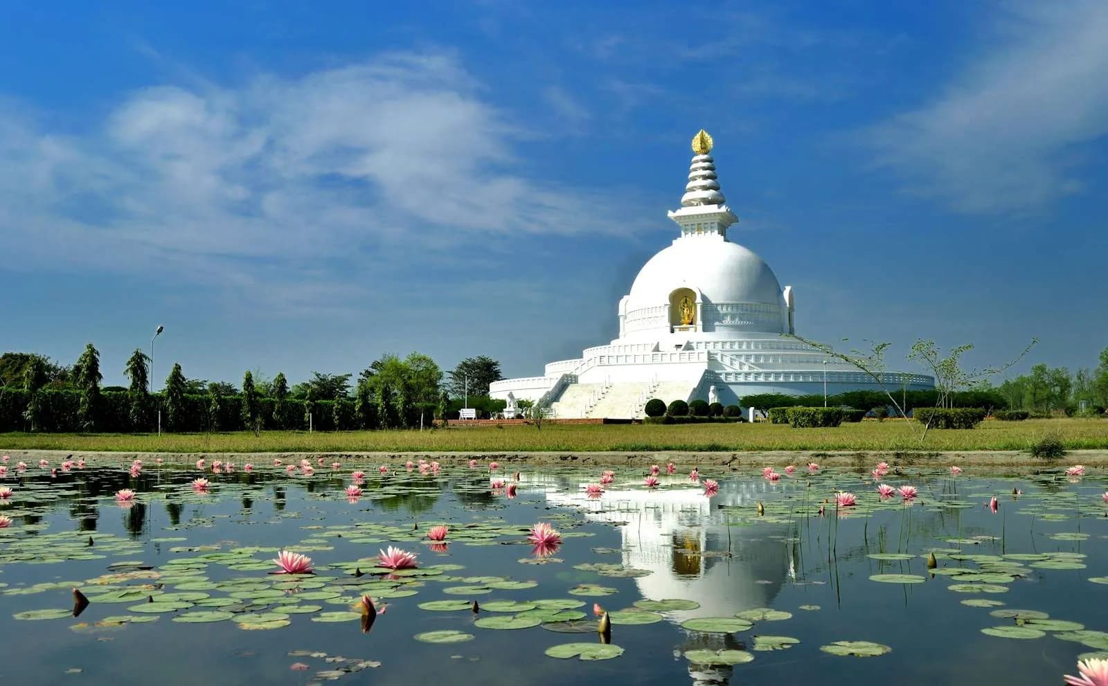 du lịch nepal Lumbini là quê hương Đức Phật, nổi tiếng với không gian thiêng và các tu viện quốc tế