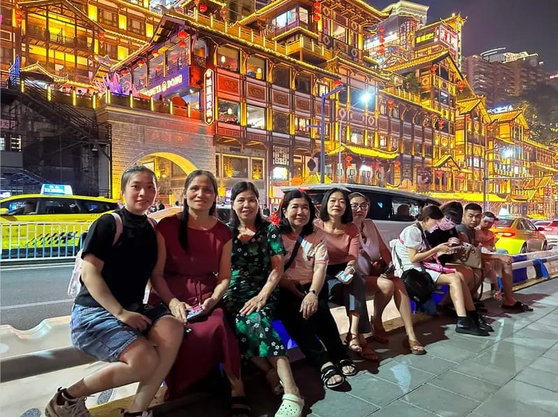 hồng nhai động Check-in dưới chân Hồng Nhai Động để bắt trọn góc nhìn ấn tượng nhất của công trình độc đáo này