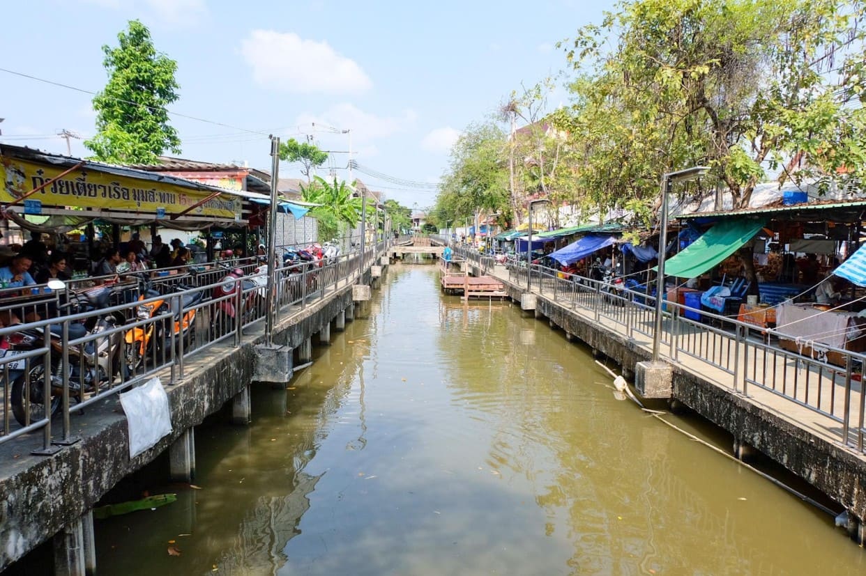 chợ nổi bang nam phueng Chợ nổi Bang Nam Phueng mang đến không gian bình yên, xanh mát và đậm chất đời sống địa phương gần Bangkok