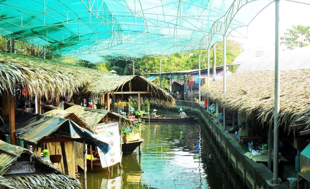 chợ nổi bang nam phueng Không gian chợ nổi Bang Nam Phueng xanh mát, yên bình và rất gần gũi với đời sống địa phương