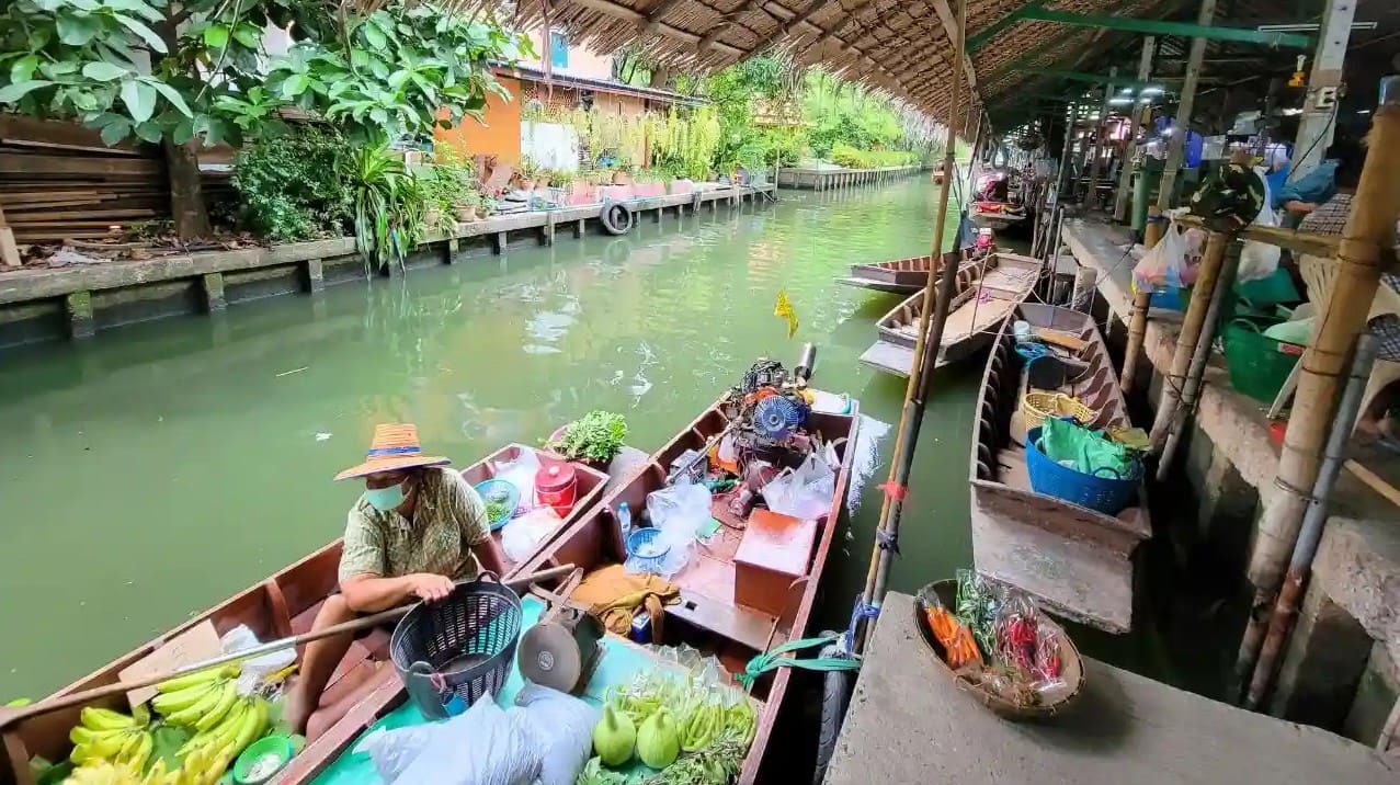 chợ nổi khlong lat mayom Không gian chợ nổi Khlong Lat Mayom mộc mạc, yên bình và rất gần gũi