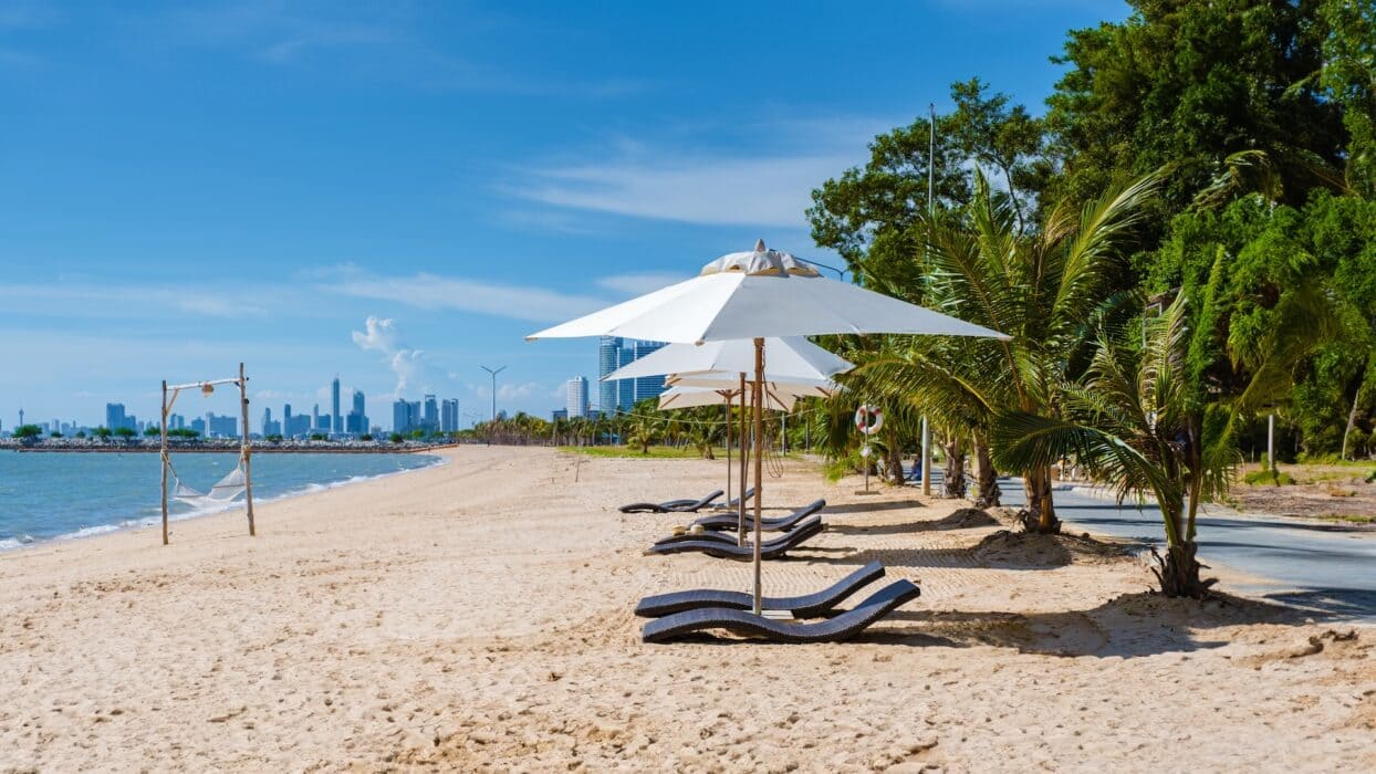 Thời điểm lý tưởng nhất để du lịch bãi biển Jomtien là từ tháng 11 đến tháng 4