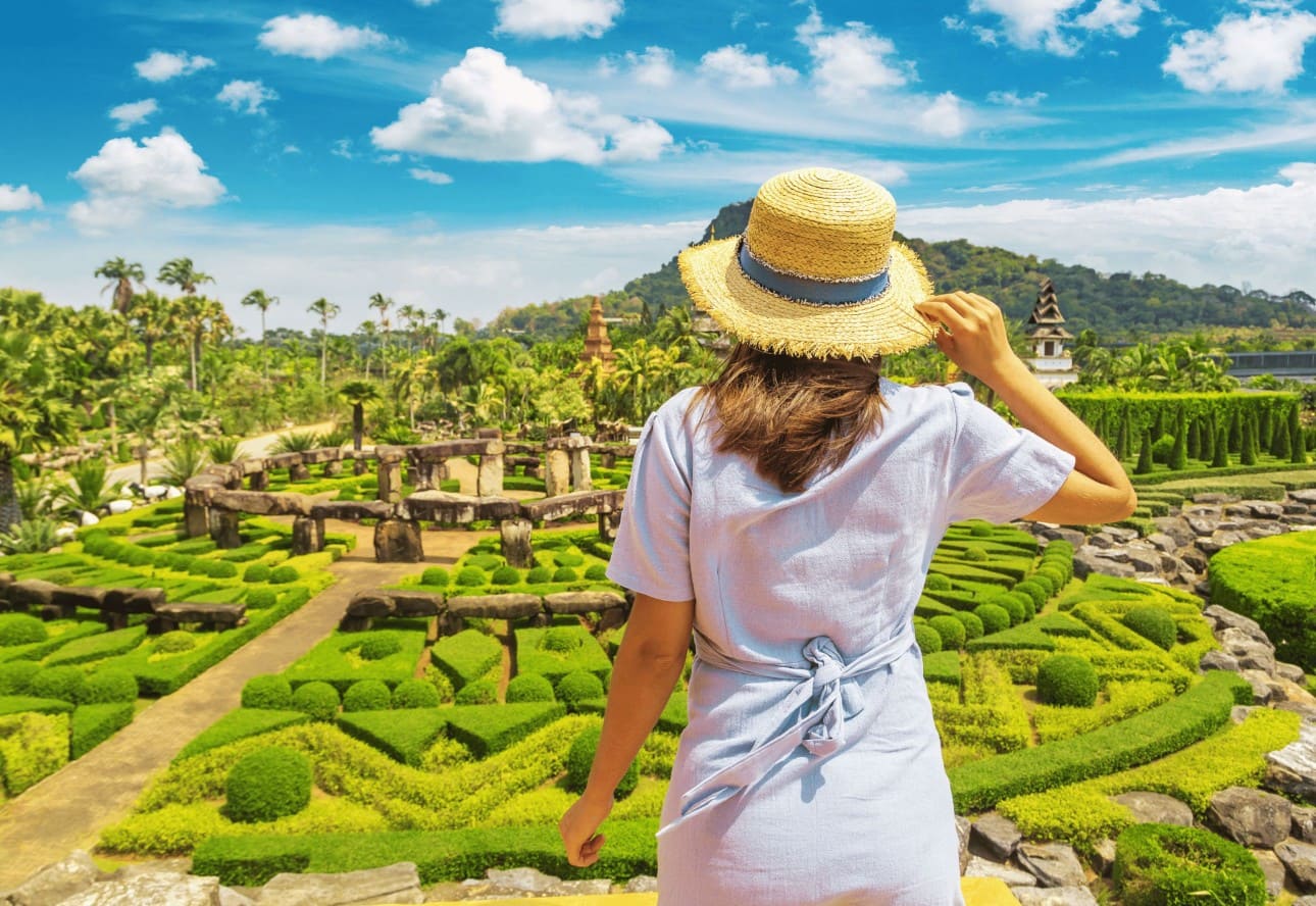 Chi phí tham quan vườn Nong Nooch được chia theo gói dịch vụ, phù hợp nhiều nhu cầu trải nghiệm