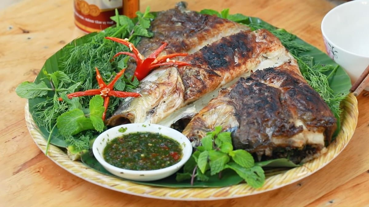 Pa pỉnh tộp là món cá suối Tây Bắc nướng thơm, đậm đà hương vị núi rừng