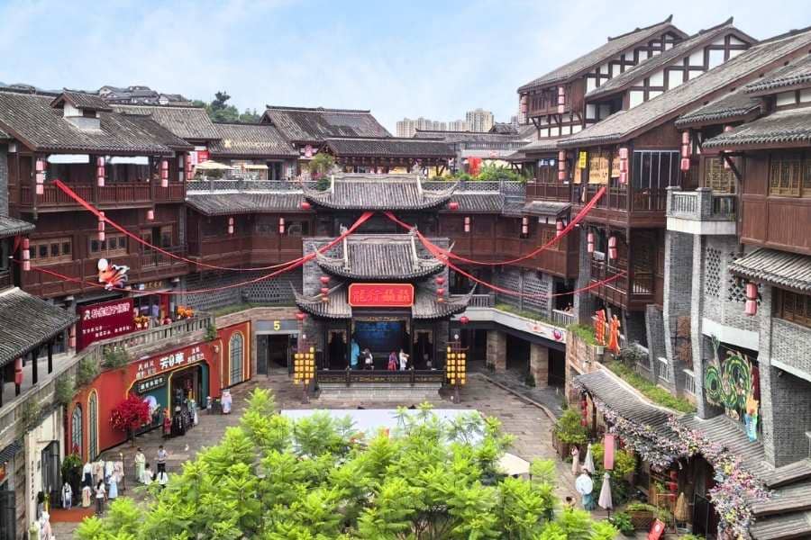phố cổ ciqikou Ciqikou gắn liền với hành trình hơn nghìn năm phát triển của cổ trấn bên sông Gia Lăng