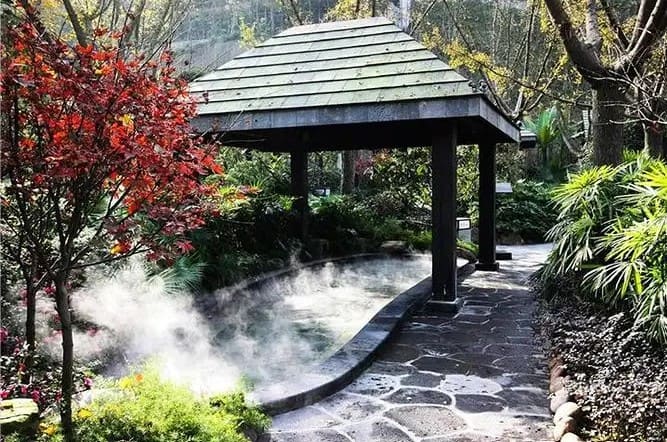 du lịch trùng khánh Suối nước nóng Ronghui là điểm thư giãn nổi tiếng giữa thiên nhiên Trùng Khánh
