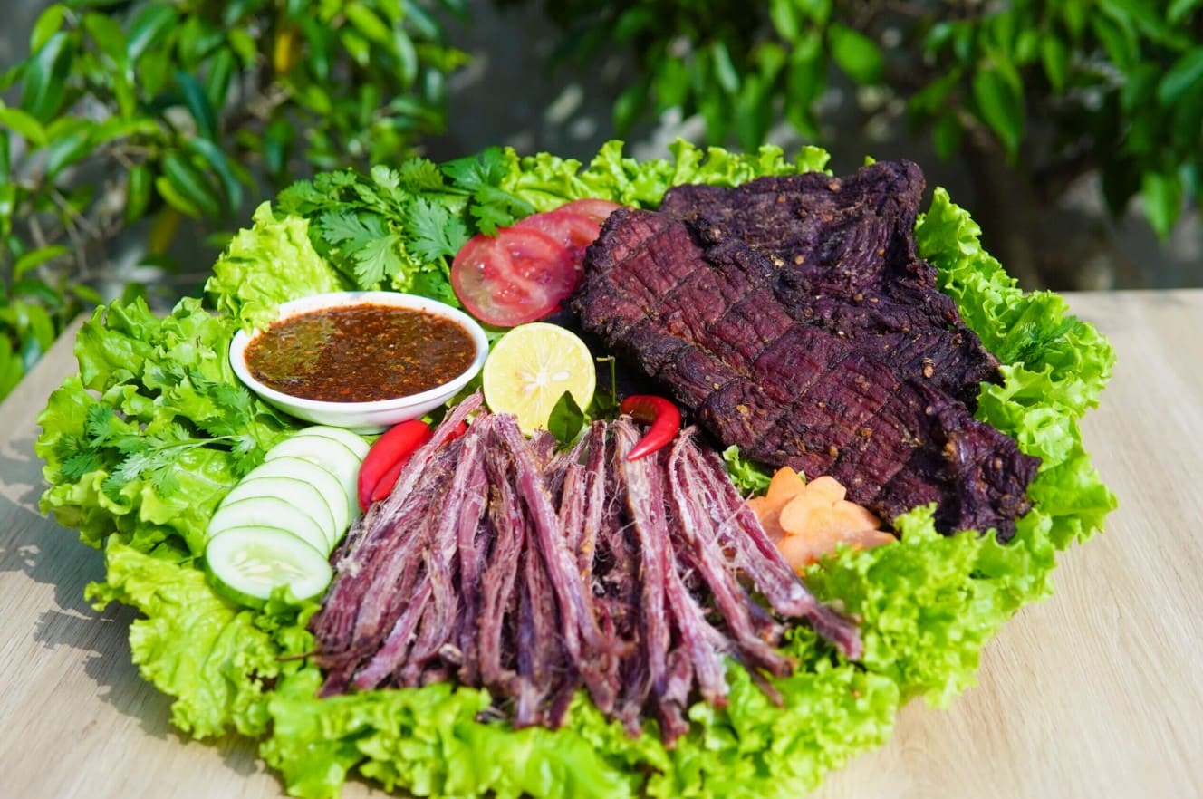 Thịt trâu gác bếp là đặc sản Tây Bắc với hương vị hun khói đậm đà khó quên