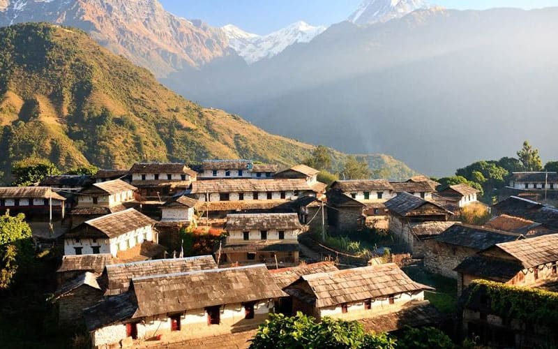 du lịch nepal Nepal là quốc gia nhỏ bé bên dãy Himalaya, nổi tiếng với thiên nhiên hùng vĩ và văn hóa tâm linh lâu đời