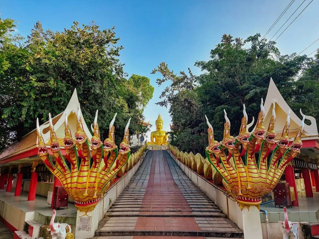 Gợi ý cách di chuyển nhanh chóng và dễ dàng đến chùa Wat Phra Yai Pattaya