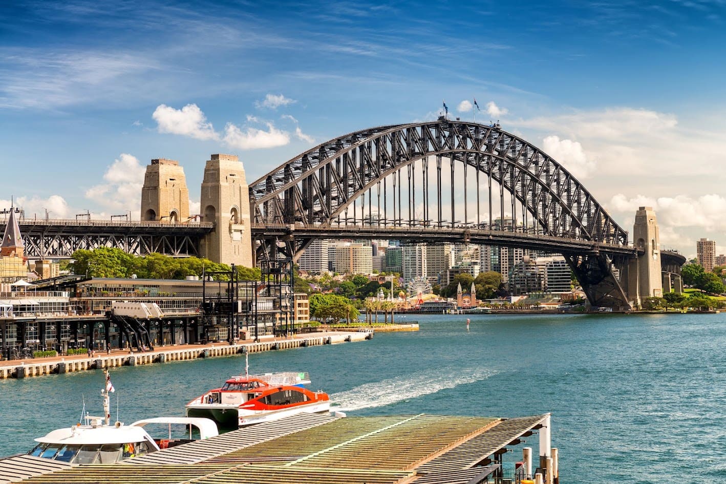 Cầu Cảng Sydney là công trình biểu tượng, nối liền trung tâm thành phố với bờ bắc Sydney
