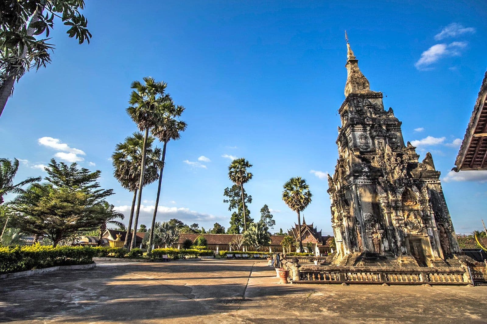 du lịch lào That Ing Hang Stupa là thánh tích Phật giáo linh thiêng và nổi tiếng tại Savannakhet