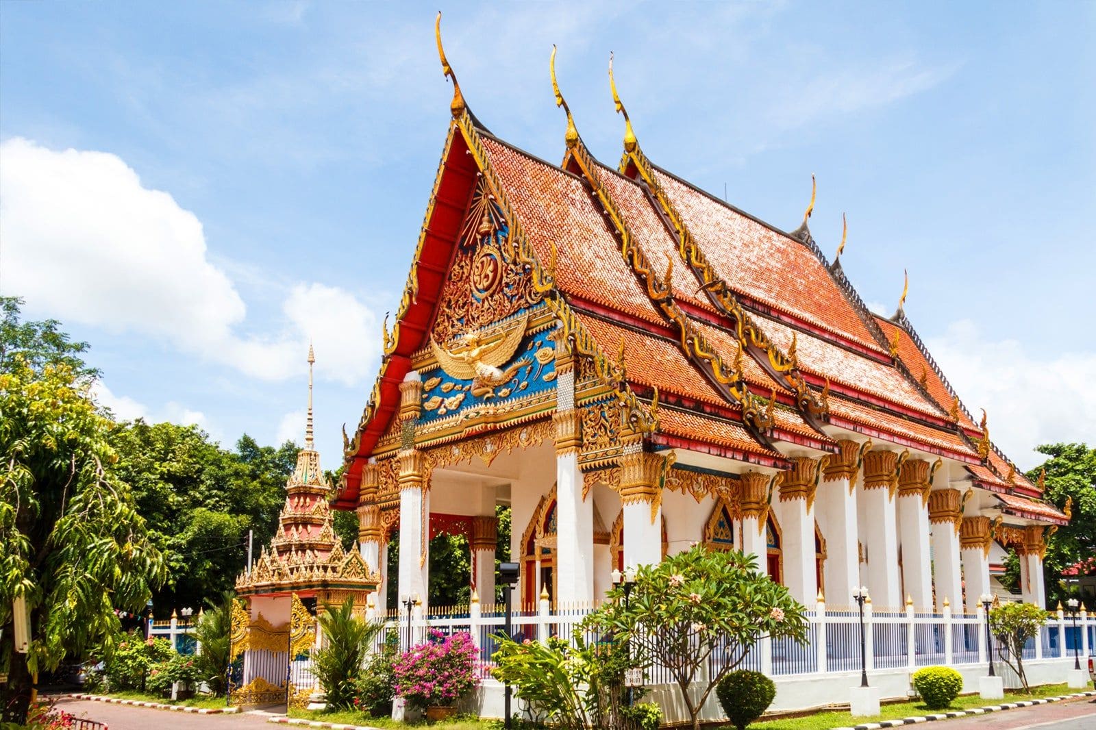 Khám phá Wat Mongkol Nimit – Dấu ấn Phật giáo lâu đời tại Phuket