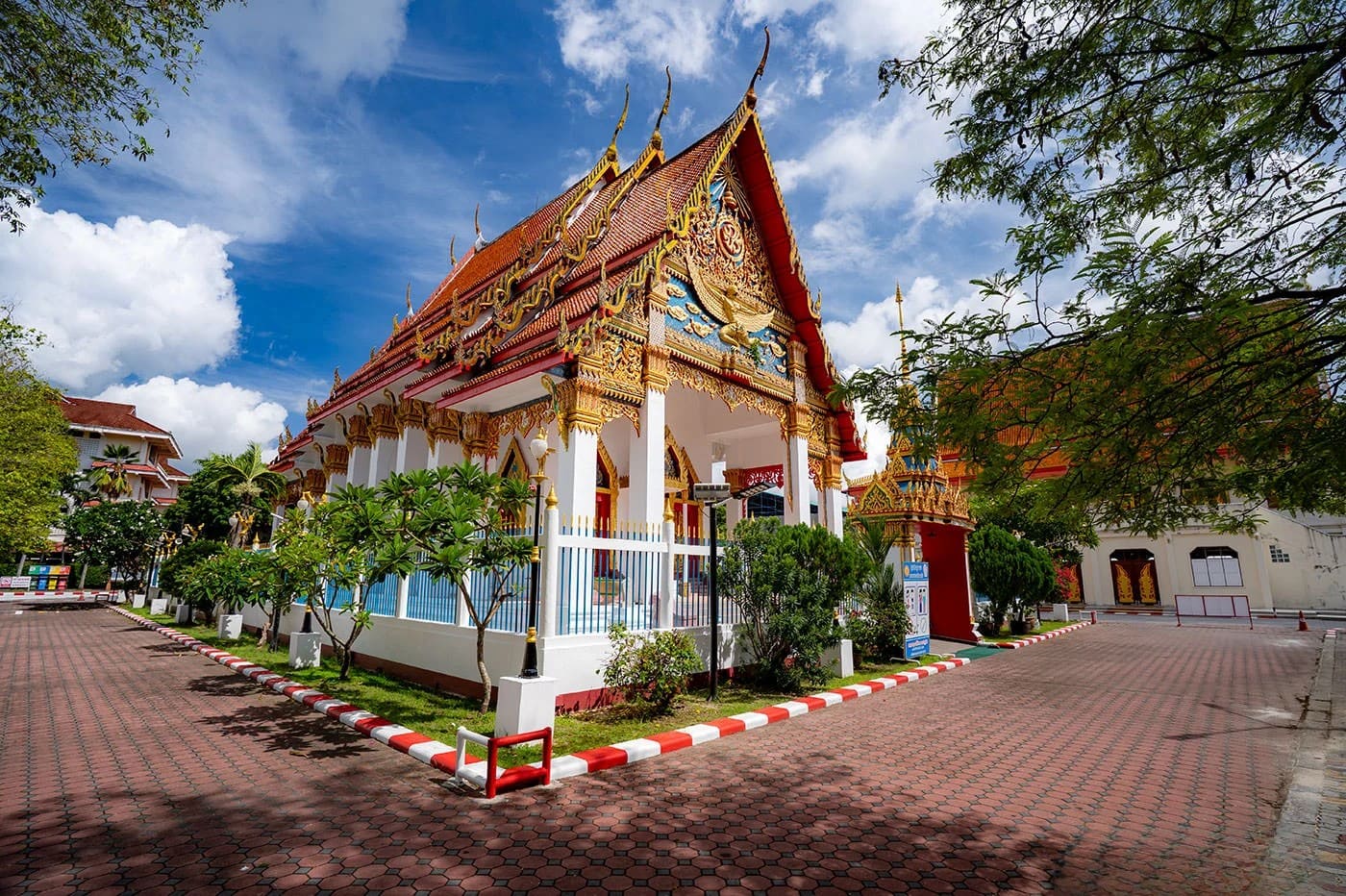 wat mongkol nimit Wat Mongkol Nimit là dấu ấn lịch sử lâu đời, nơi gửi gắm niềm tin tâm linh của người dân Phuket