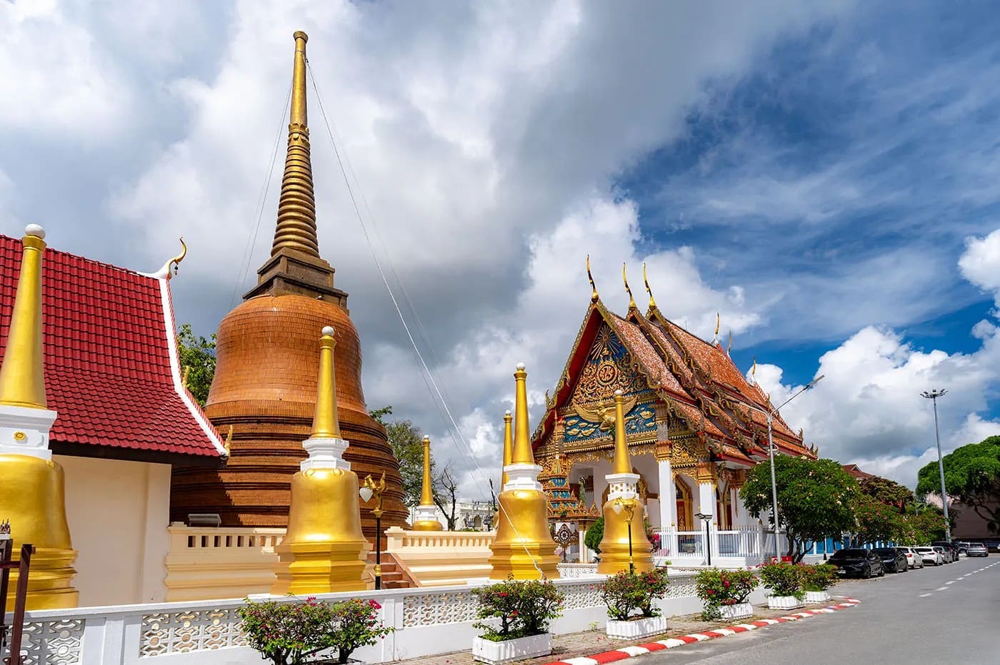 wat mongkol nimit Wat Mongkol Nimit gây ấn tượng với kiến trúc Phật giáo Thái Lan trang nghiêm và tinh xảo