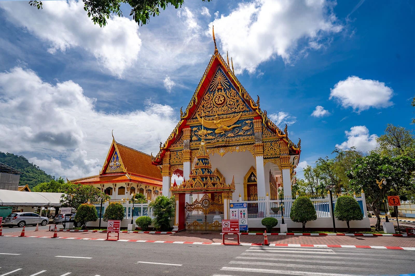 wat mongkol nimit Tham quan Wat Mongkol Nimit mang đến cảm giác bình yên và thư thái giữa lòng Phuket