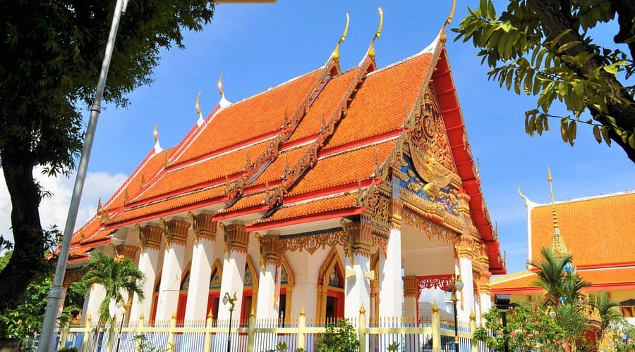 wat mongkol nimit Thời điểm lý tưởng để ghé thăm Wat Mongkol Nimit là buổi sáng sớm hoặc chiều muộn