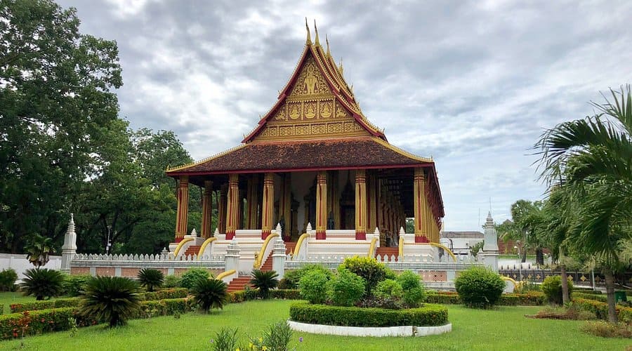 du lịch lào Wat Phra Keo là ngôi chùa cổ nổi tiếng tại Viêng Chăn với kiến trúc tinh xảo và giá trị lịch sử đặc biệt