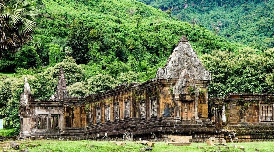 du lịch lào Wat Phu là quần thể đền cổ linh thiêng mang kiến trúc Hindu, được UNESCO công nhận Di sản Thế giới