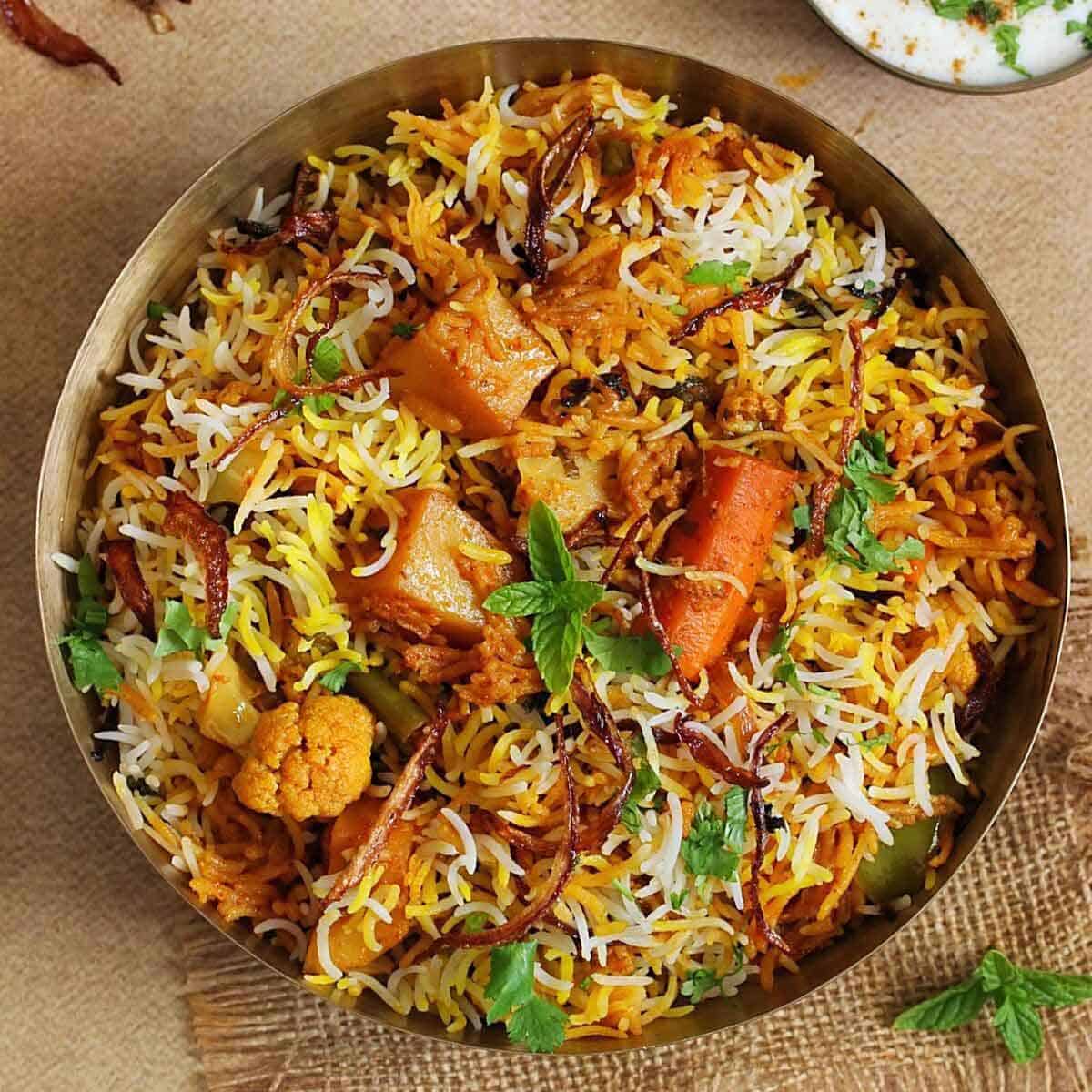 ẩm thực ấn độ Biryani – Cơm trộn gia vị thơm nồng, đậm chất hoàng gia