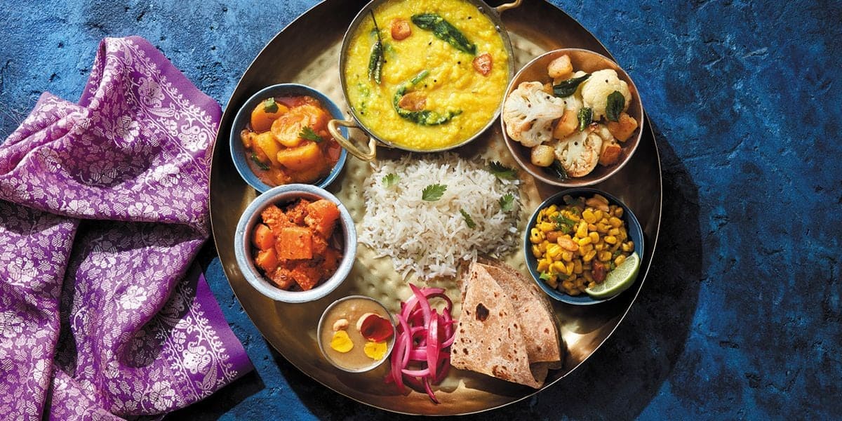 ẩm thực ấn độ Thali – Mâm cơm truyền thống đa vị, đầy sắc màu