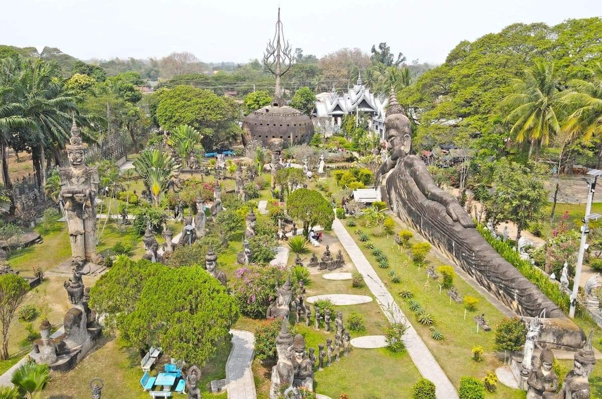 Khám phá Buddha Park: Khu vườn tượng Phật kỳ bí ở Lào