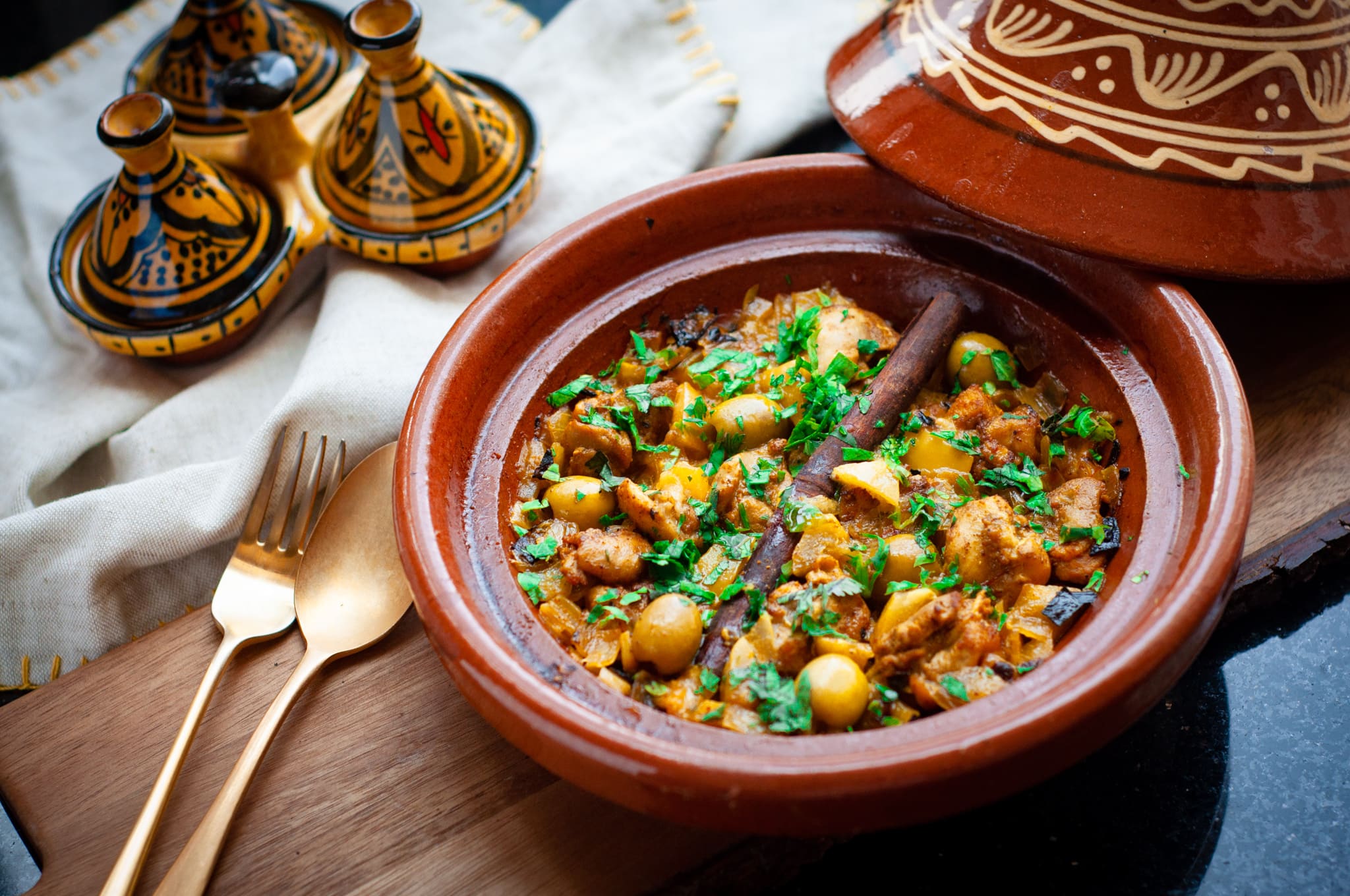 kinh nghiệm du lịch châu phi Tagine là món hầm truyền thống thơm đậm gia vị của Ma Rốc