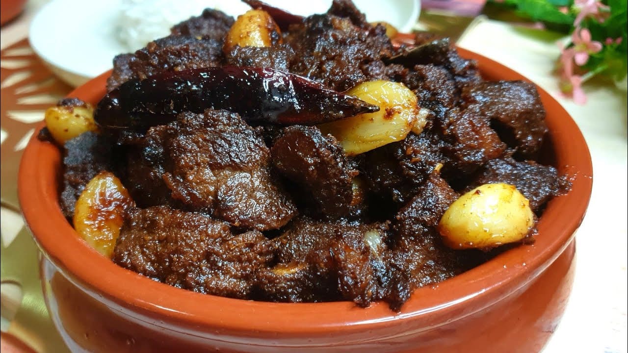 ẩm thực bangladesh Beef Kala Bhuna là món bò kho đậm vị, cay nồng và mềm thơm đặc trưng