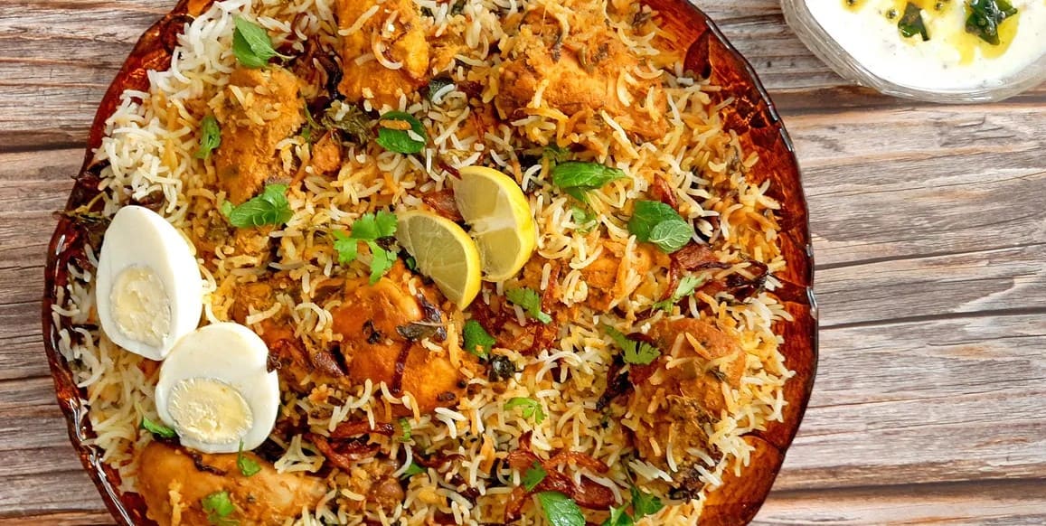 ẩm thực bangladesh Biryani là món cơm trộn gia vị thơm nồng, đậm đà đặc trưng