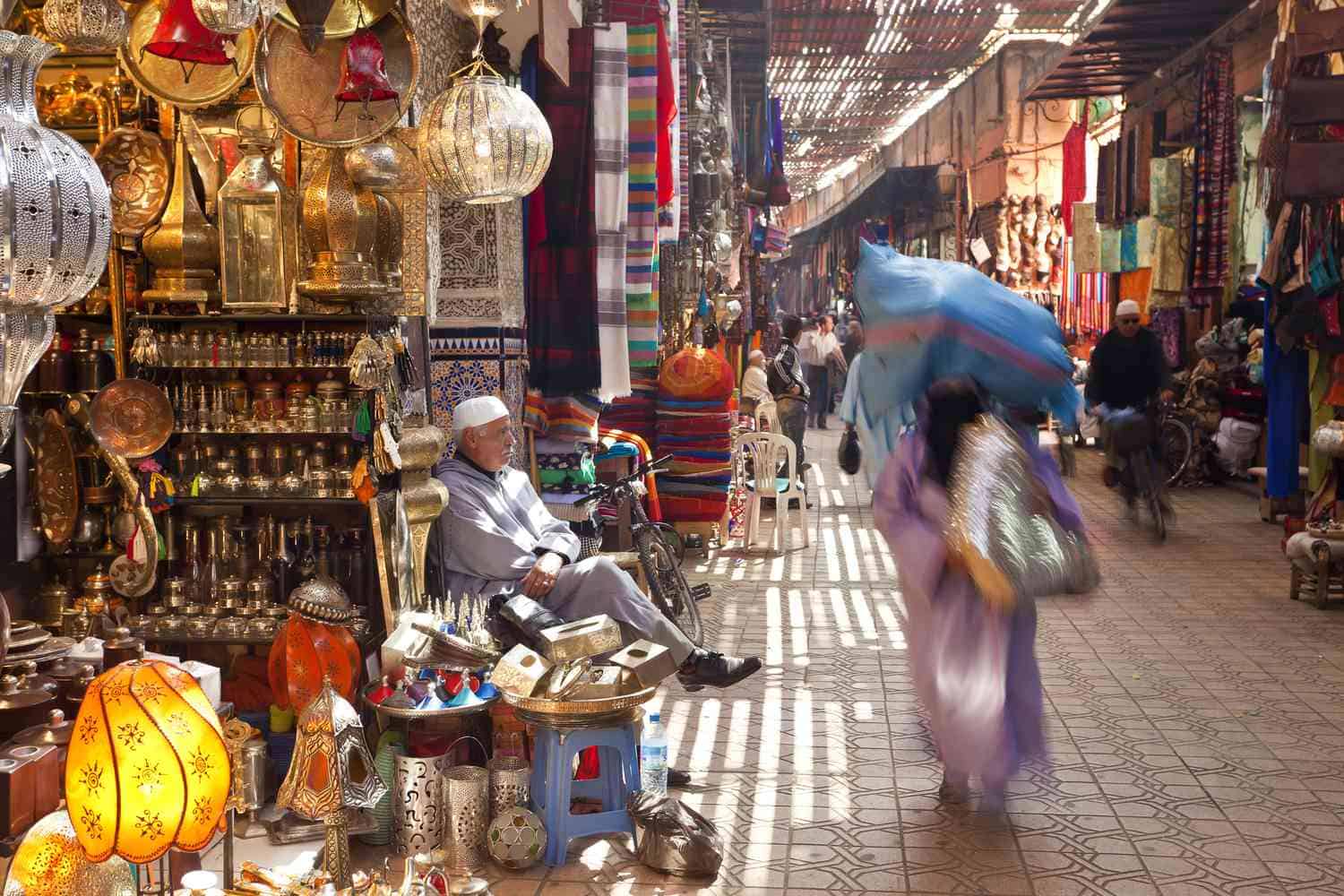 Khu phố cổ Medina ở Marrakech là trung tâm văn hóa với những con hẻm cổ kính và không gian nhộn nhịp đặc trưng