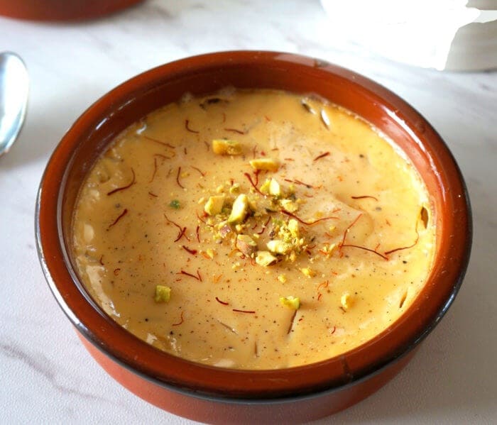 ẩm thực bangladesh Mishti Doi là món sữa chua ngọt dịu, béo nhẹ và thơm mịn
