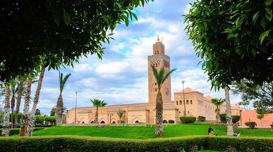 Koutoubia Mosque là biểu tượng kiến trúc nổi bật của Marrakech với tòa tháp cao và phong cách Hồi giáo đặc trưng