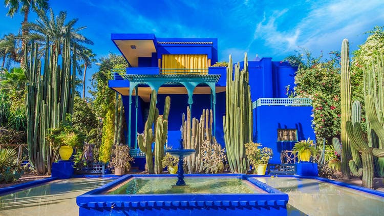 Jardin Majorelle là khu vườn nổi tiếng tại Marrakech với sắc xanh đặc trưng và không gian yên bình đầy nghệ thuật