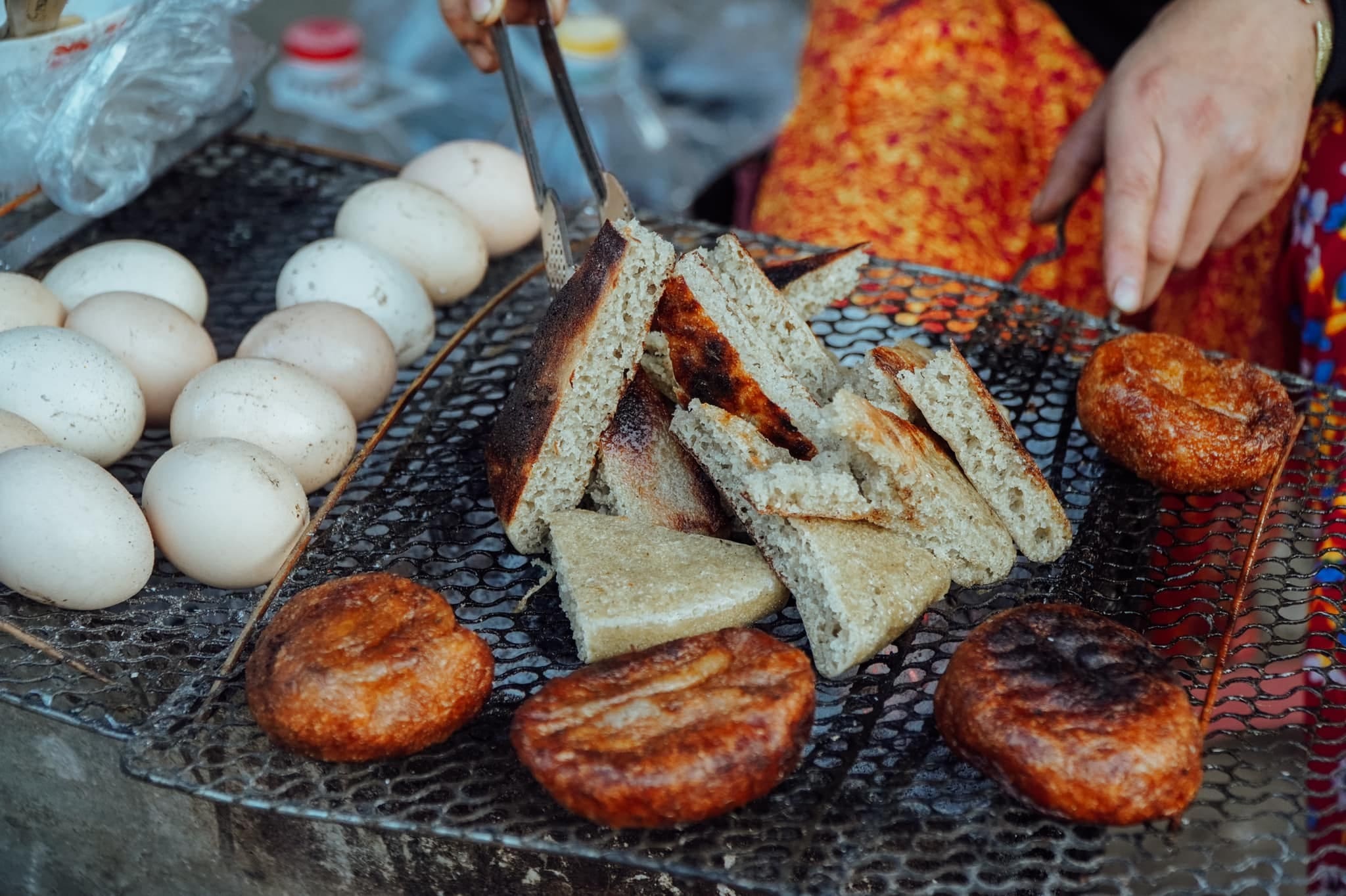 ẩm thực hà giang Bánh tam giác mạch là món quà dân dã được nhiều du khách yêu thích