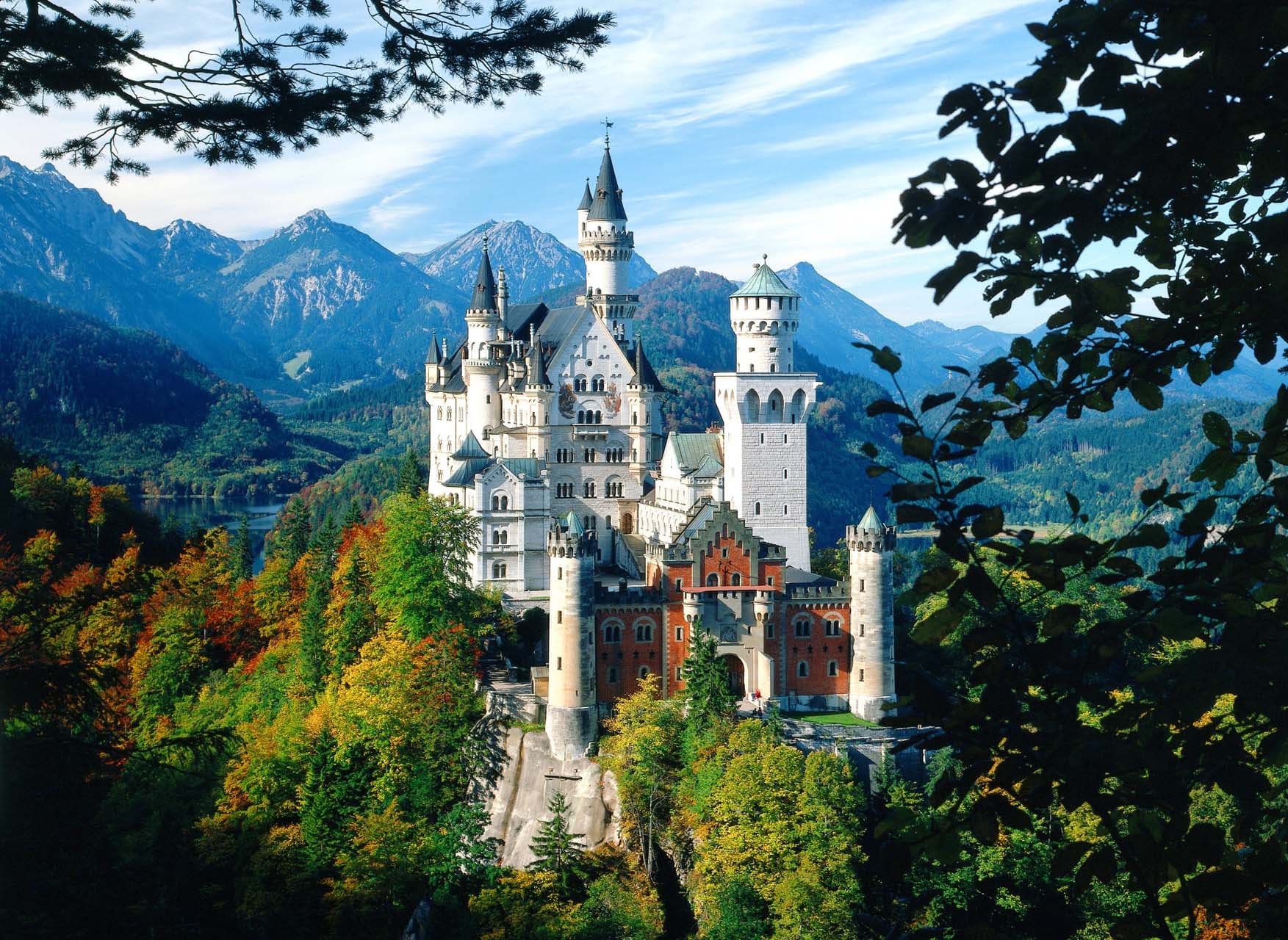 lâu đài neuschwanstein Lâu đài Neuschwanstein là kiệt tác kiến trúc gắn liền với câu chuyện lịch sử và giấc mơ nghệ thuật của vua Ludwig II