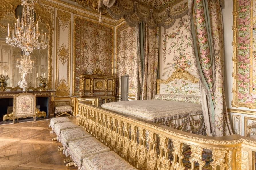 cung điện versailles Căn hộ Hoàng hậu tại Cung điện Versailles nổi bật với kiến trúc sang trọng và nội thất mang đậm dấu ấn Hoàng gia Pháp
